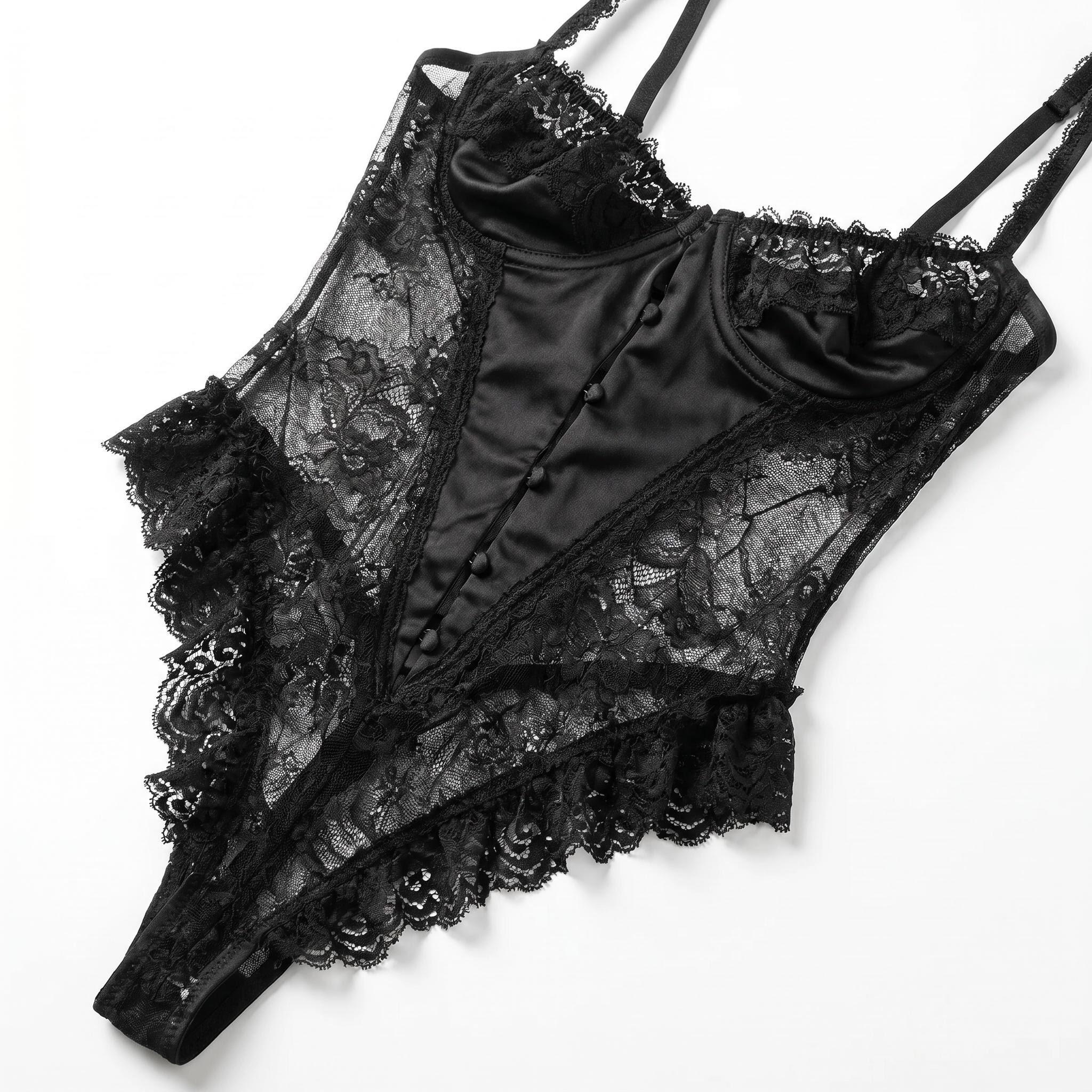 Vivienne Noir detail
